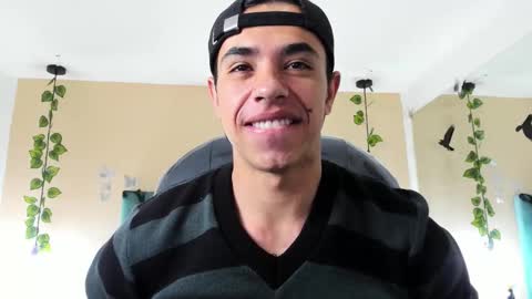 Snapshot of muscle_scott chatting on 10/14/25, 12:06 muscle scott online show from 10/14/25, 12:06