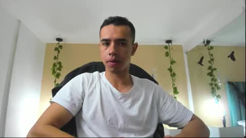 Snapshot of muscle_scott chatting on 10/23/25, 12:26 muscle scott online show from 10/23/25, 12:26