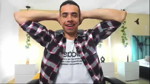 Snapshot of muscle_scott chatting on 10/25/25, 12:34 muscle scott online show from 10/25/25, 12:34