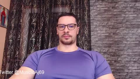 Snapshot of muscleaj69 chatting on 02/01/25, 06:19 AJ online show from 02/01/25, 06:19