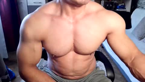 Snapshot of musclebredon chatting on 06/21/26, 08:39 BRENDON online show from 06/21/26, 08:39