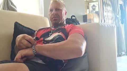 Snapshot of muscledaddy69s chatting on 12/02/25, 11:04 muscledaddy69s online show from 12/02/25, 11:04