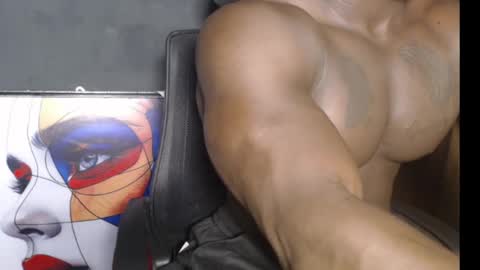 musclegod23 online show from 01/04/25, 11:17