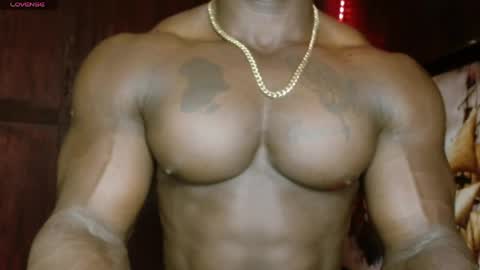 Snapshot of musclegodsammy23 chatting on 04/04/26, 01:04 musclegod23 online show from 04/04/26, 01:04