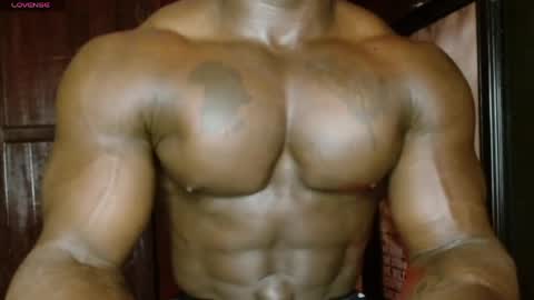 Snapshot of musclegodsammy23 chatting on 04/07/26, 01:17 musclegod23 online show from 04/07/26, 01:17