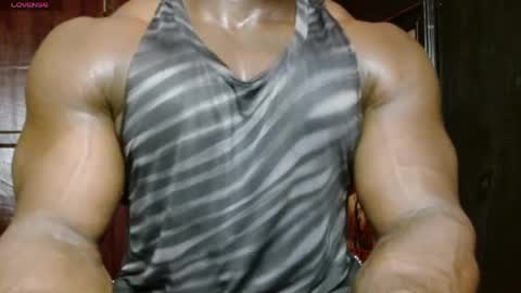 Snapshot of musclegodsammy23 chatting on 04/10/26, 01:22 musclegod23 online show from 04/10/26, 01:22