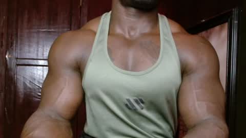 Snapshot of musclegodsammy23 chatting on 04/11/26, 08:40 musclegod23 online show from 04/11/26, 08:40