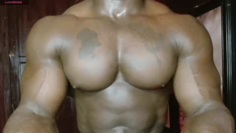 Snapshot of musclegodsammy23 chatting on 04/22/26, 01:08 musclegod23 online show from 04/22/26, 01:08