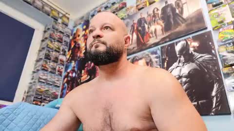 Snapshot of muscular_bear chatting on 07/09/26, 06:39 Chris online show from 07/09/26, 06:39