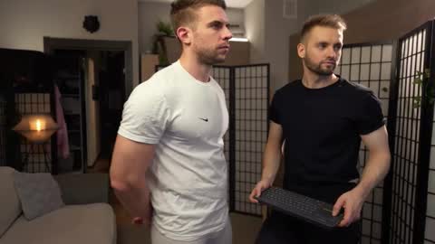 Snapshot of muscularfriend chatting on 11/25/25, 05:24 Ivan online show from 11/25/25, 05:24