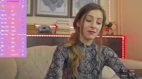 Luna  online show from 11/12/25, 07:24