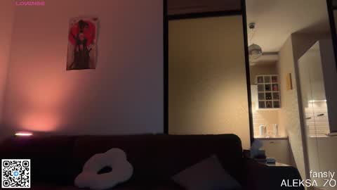 Snapshot of museleks chatting on 09/19/25, 02:13 Aleksa online show from 09/19/25, 02:13