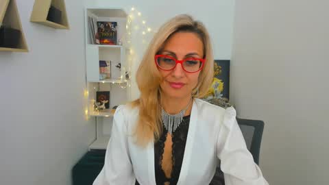 Diana online show from 01/12/25, 03:03