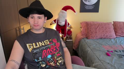 Snapshot of musicayluna chatting on 12/21/24, 11:44 VALENTINA Luna online show from 12/21/24, 11:44