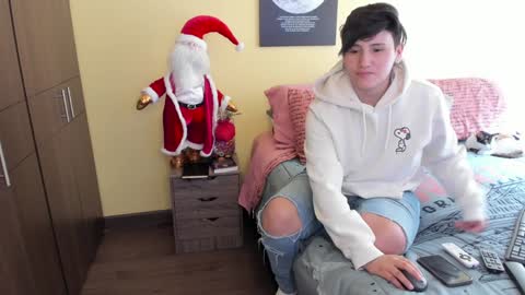 Snapshot of musicayluna chatting on 12/21/24, 03:09 VALENTINA Luna online show from 12/21/24, 03:09