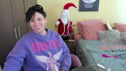 Snapshot of musicayluna chatting on 12/22/24, 12:38 VALENTINA Luna online show from 12/22/24, 12:38