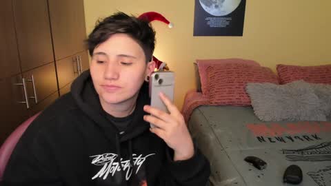 Snapshot of musicayluna chatting on 12/24/24, 01:59 VALENTINA Luna online show from 12/24/24, 01:59