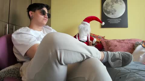 Snapshot of musicayluna chatting on 12/24/24, 04:19 VALENTINA Luna online show from 12/24/24, 04:19