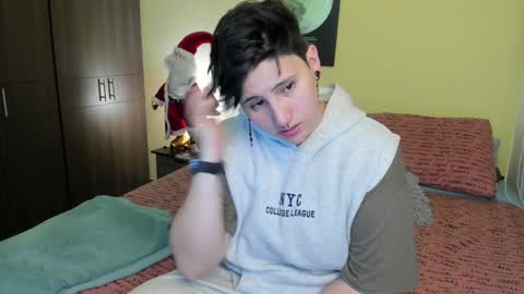 Snapshot of musicayluna chatting on 12/27/24, 11:53 VALENTINA Luna online show from 12/27/24, 11:53