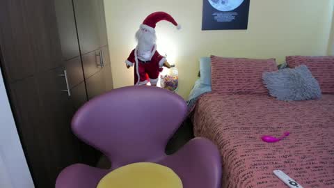 Snapshot of musicayluna chatting on 12/31/24, 03:01 VALENTINA Luna online show from 12/31/24, 03:01