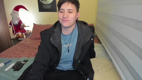 Snapshot of musicayluna chatting on 01/01/25, 03:02 VALENTINA Luna online show from 01/01/25, 03:02