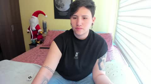 Snapshot of musicayluna chatting on 01/01/25, 05:33 VALENTINA Luna online show from 01/01/25, 05:33