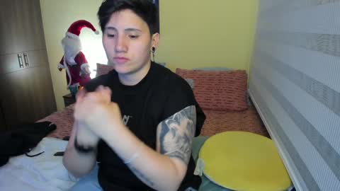 Snapshot of musicayluna chatting on 01/02/25, 05:57 VALENTINA Luna online show from 01/02/25, 05:57