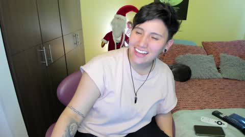 Snapshot of musicayluna chatting on 01/03/25, 06:33 VALENTINA Luna online show from 01/03/25, 06:33