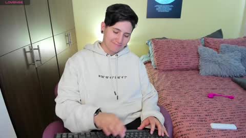 Snapshot of musicayluna chatting on 01/06/25, 03:20 VALENTINA Luna online show from 01/06/25, 03:20