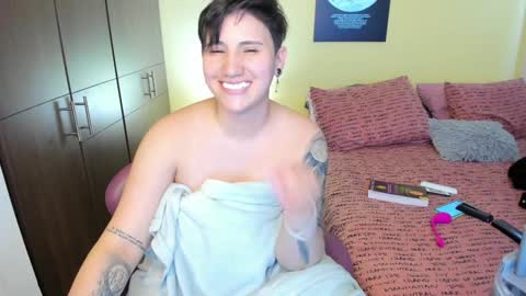 Snapshot of musicayluna chatting on 01/12/25, 05:56 VALENTINA Luna online show from 01/12/25, 05:56