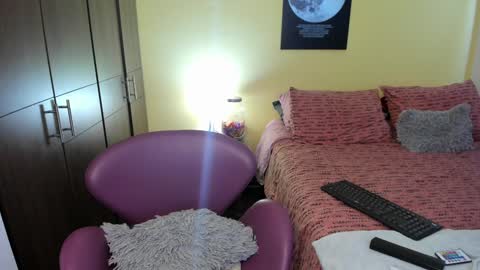 Snapshot of musicayluna chatting on 01/18/25, 03:53 VALENTINA Luna online show from 01/18/25, 03:53