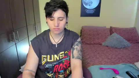 Snapshot of musicayluna chatting on 01/22/25, 04:13 VALENTINA Luna online show from 01/22/25, 04:13