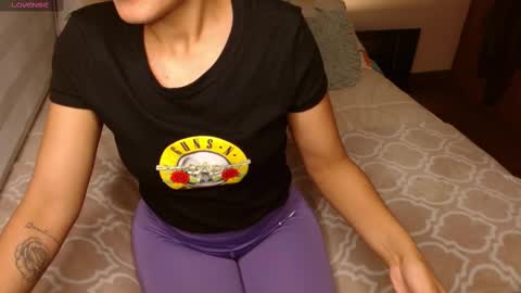 Snapshot of musicayluna chatting on 02/12/25, 04:44 VALENTINA Luna online show from 02/12/25, 04:44