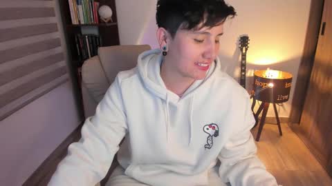 Snapshot of musicayluna chatting on 02/24/25, 06:27 VALENTINA Luna online show from 02/24/25, 06:27