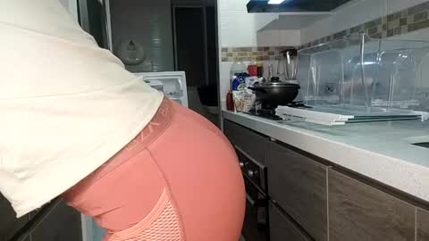 Snapshot of musicayluna chatting on 03/04/25, 02:27 VALENTINA Luna online show from 03/04/25, 02:27