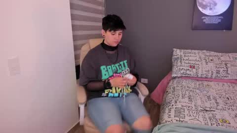 Snapshot of musicayluna chatting on 03/04/25, 05:53 VALENTINA Luna online show from 03/04/25, 05:53