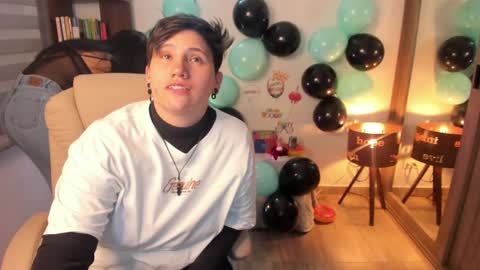 Snapshot of musicayluna chatting on 03/06/25, 05:03 VALENTINA Luna online show from 03/06/25, 05:03