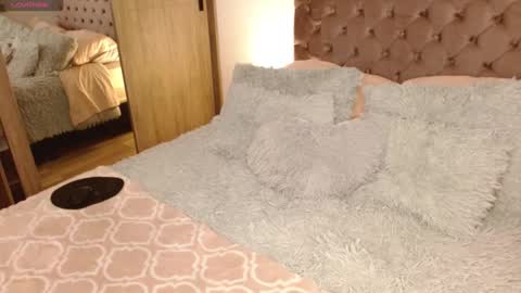 Snapshot of musicayluna chatting on 03/06/25, 11:53 VALENTINA Luna online show from 03/06/25, 11:53