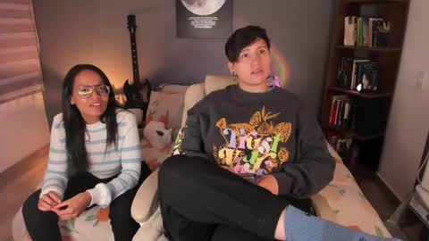 Snapshot of musicayluna chatting on 09/17/25, 02:35 VALENTINA Luna online show from 09/17/25, 02:35