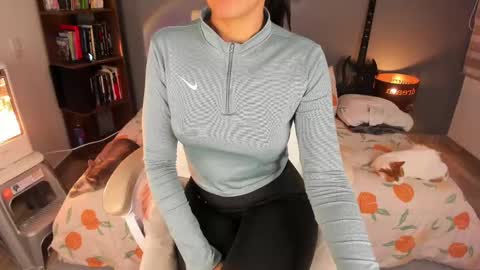 Snapshot of musicayluna chatting on 09/25/25, 09:13 VALENTINA Luna online show from 09/25/25, 09:13