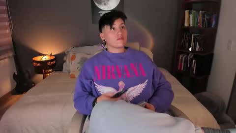 Snapshot of musicayluna chatting on 09/30/25, 02:49 VALENTINA Luna online show from 09/30/25, 02:49