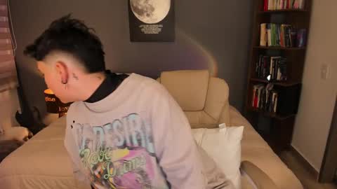 Snapshot of musicayluna chatting on 10/01/25, 03:01 VALENTINA Luna online show from 10/01/25, 03:01