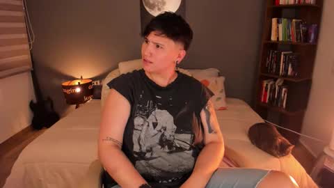 Snapshot of musicayluna chatting on 10/03/25, 03:03 VALENTINA Luna online show from 10/03/25, 03:03