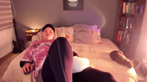 Snapshot of musicayluna chatting on 10/07/25, 03:25 VALENTINA Luna online show from 10/07/25, 03:25