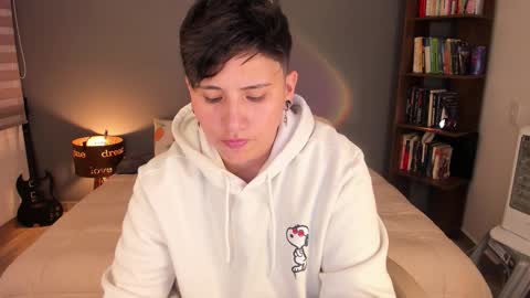 Snapshot of musicayluna chatting on 10/08/25, 02:42 VALENTINA Luna online show from 10/08/25, 02:42