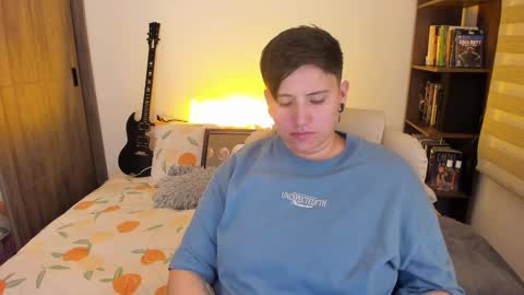 Snapshot of musicayluna chatting on 10/10/25, 04:11 VALENTINA Luna online show from 10/10/25, 04:11