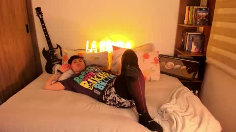 Snapshot of musicayluna chatting on 10/12/25, 12:53 VALENTINA Luna online show from 10/12/25, 12:53