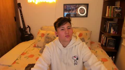 Snapshot of musicayluna chatting on 10/14/25, 12:11 VALENTINA Luna online show from 10/14/25, 12:11