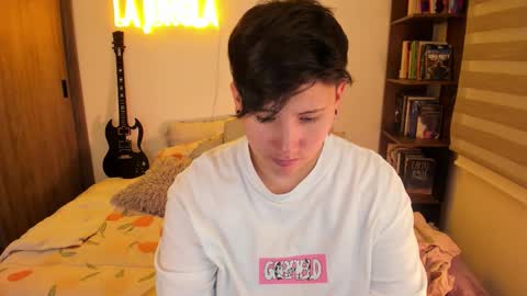 Snapshot of musicayluna chatting on 10/15/25, 01:06 VALENTINA Luna online show from 10/15/25, 01:06