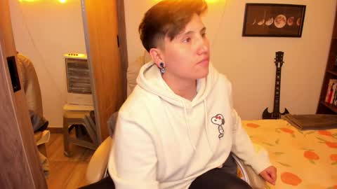 Snapshot of musicayluna chatting on 10/16/25, 03:51 VALENTINA Luna online show from 10/16/25, 03:51